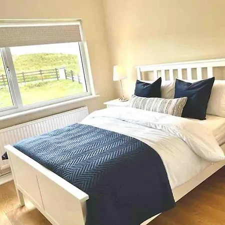 Donegal With Sea Views & Internet Tv, Sleeps Six *