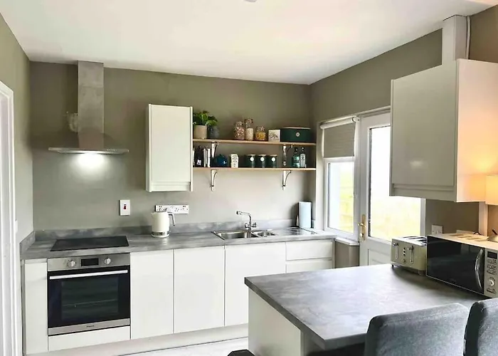 Donegal With Sea Views & Internet Tv, Sleeps Six *