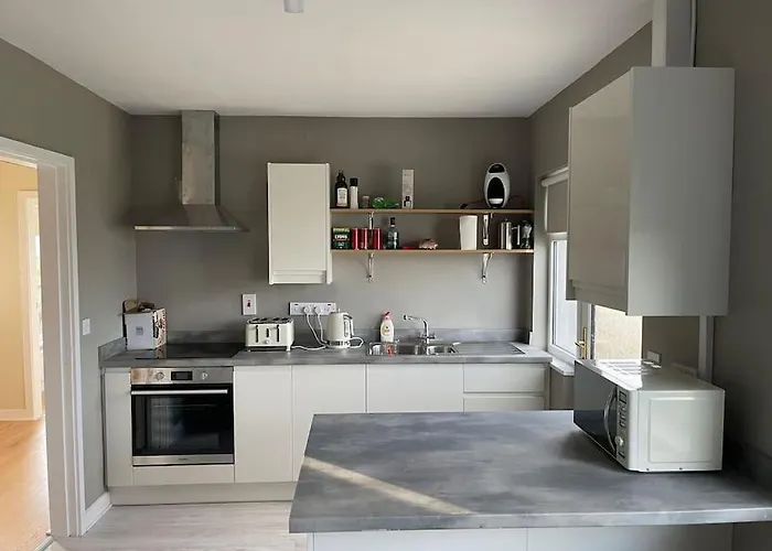 Donegal With Sea Views & Internet Tv, Sleeps Six *