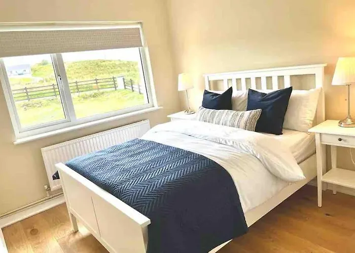 Donegal With Sea Views & Internet Tv, Sleeps Six *